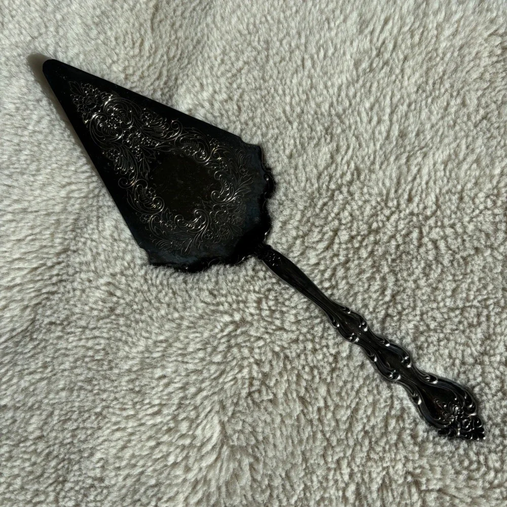 International Silver Cake Pie Server Silver‎ Ornate Floral Scroll